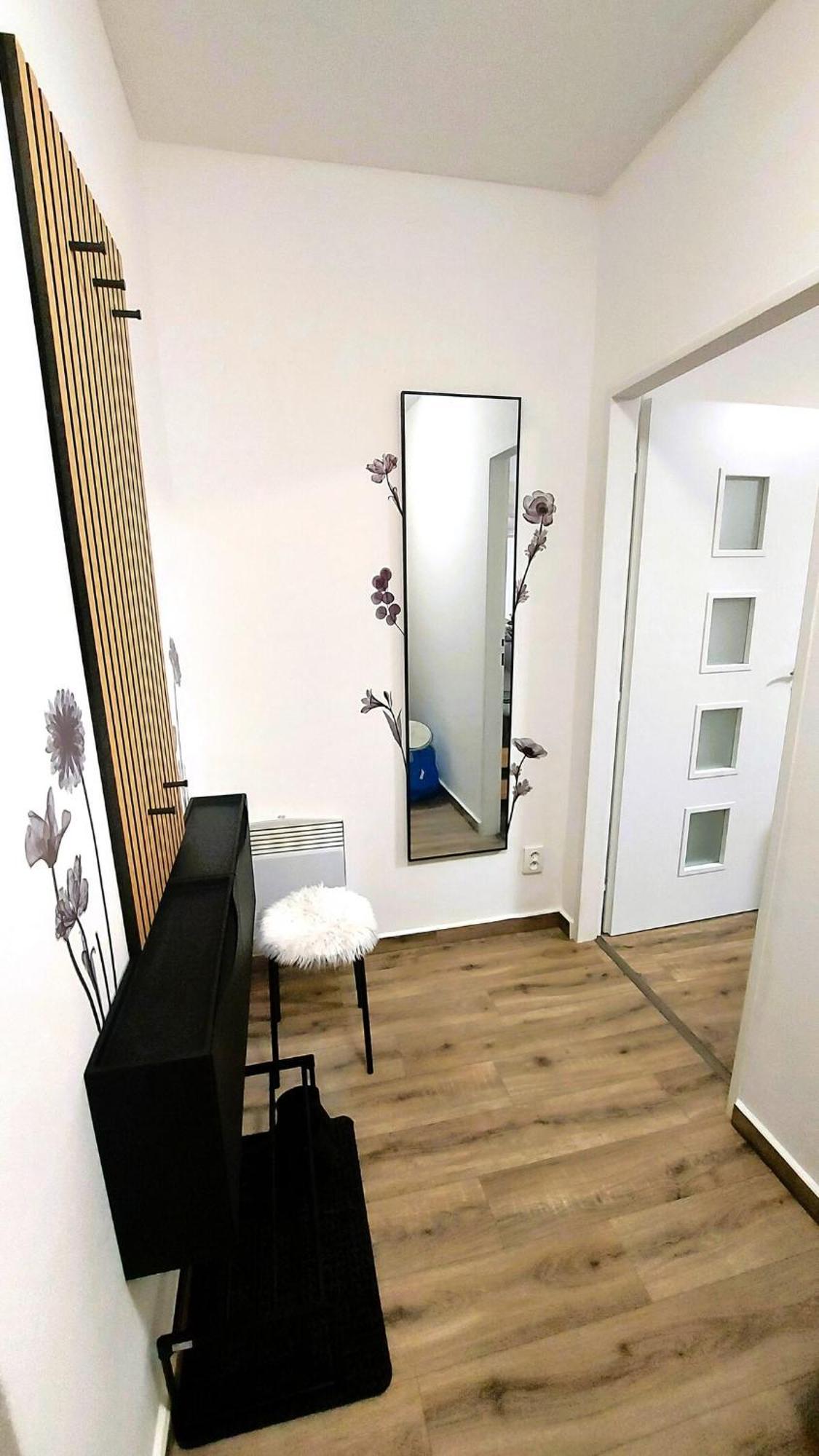 Pretty Private U Labe, Self-service Check-in 24 L 7 * Neratovice